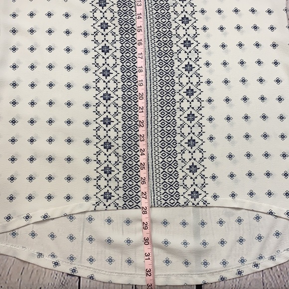 sunny leigh Cream & Navy Top Size: Large - Picture 11 of 17